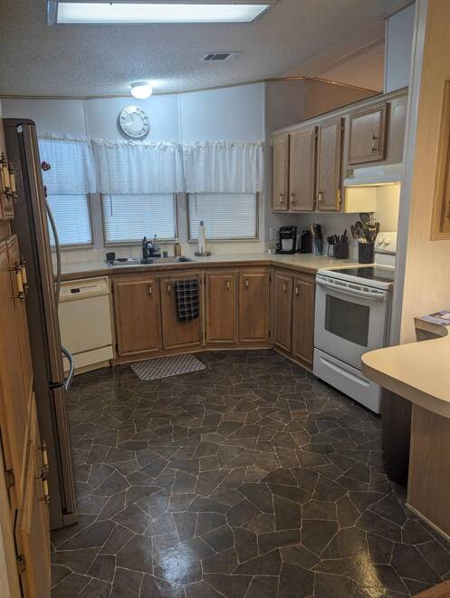 Move right in! Fully furnished! New roof 2024!