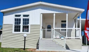 Beautiful 2 main suites! 2 1/2 bathrooms!