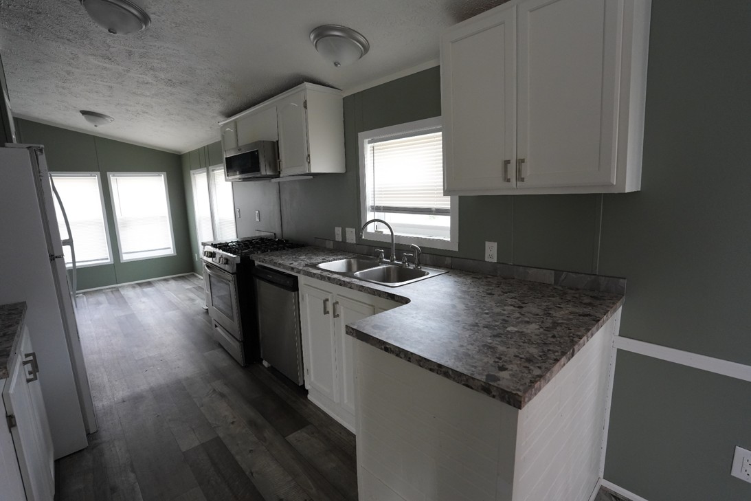 Spacious 4/2 recently remodeled!